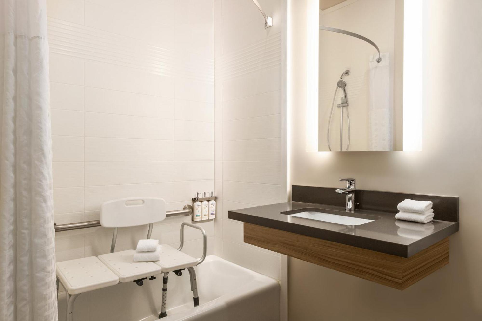 Hotel Candlewood By Ihg 3*